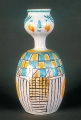 Figurine vase